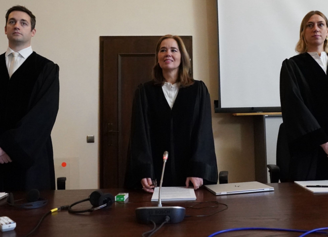 Das Hamburger Landgericht mit seiner Vorsitzenden Richterin Anne Meier-Göring (Mitte). Foto: Marcus Brandt/dpa 