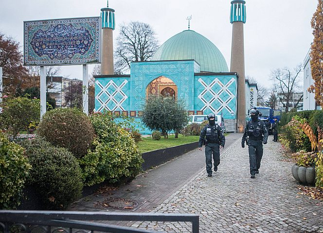 Razzia im November 2023 im Islamischen Zentrum Hamburg. - FOTO: Blaulicht-News.de/IMAGO